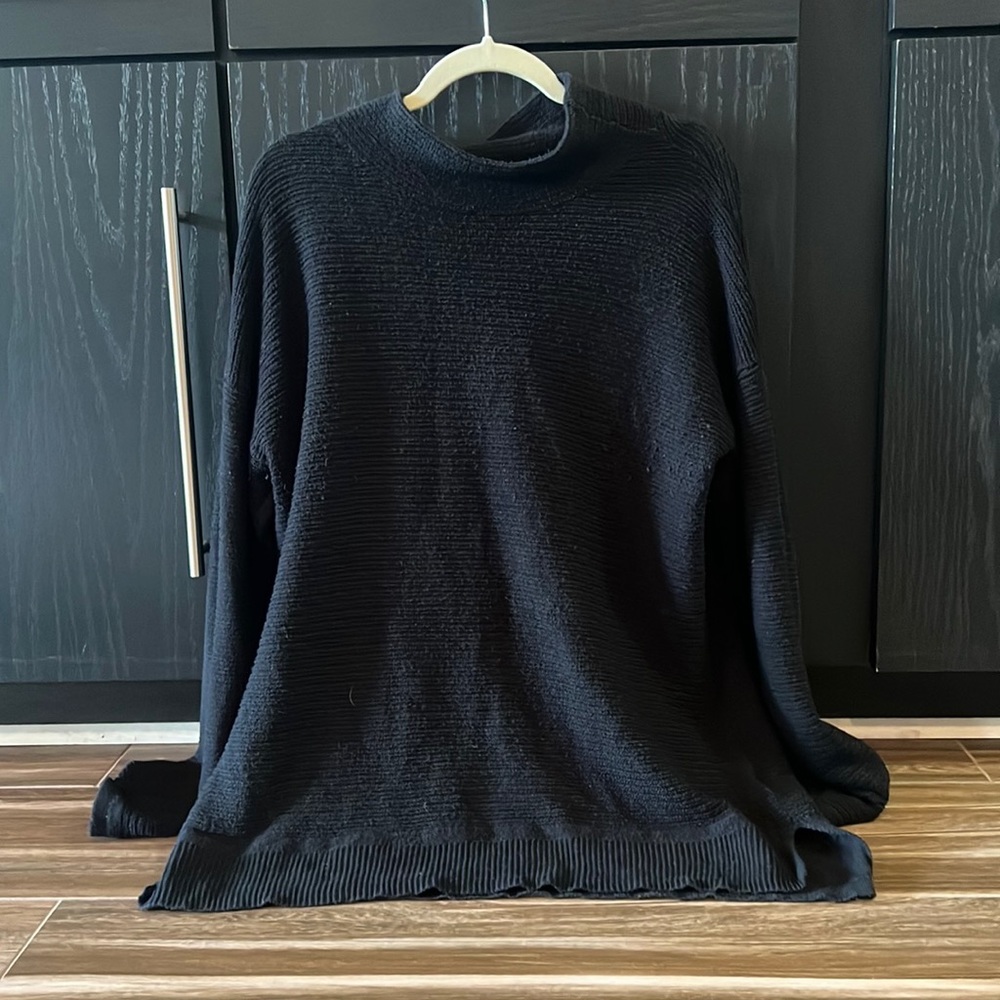 Black old navy sweater